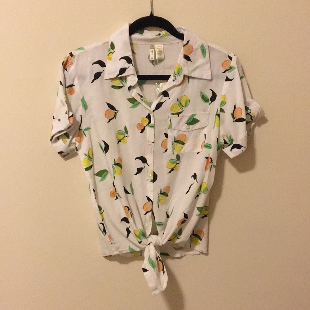 Button Down Citrus tie front shirt. Sz Medium